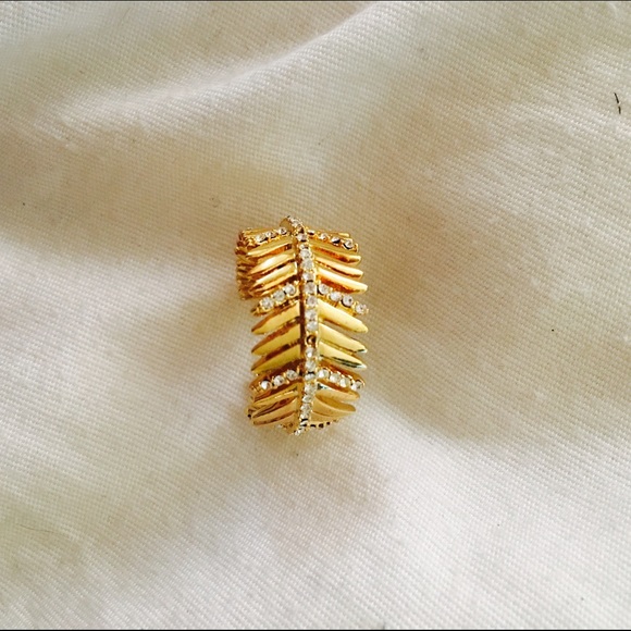 BCBGMAXAZRIA size 7 feathered gold ring. - Picture 1 of 4
