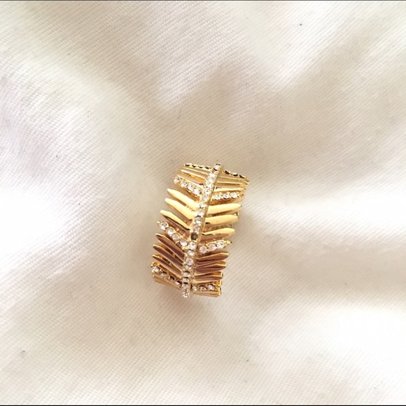 BCBGMAXAZRIA size 7 feathered gold ring. - Picture 2 of 4