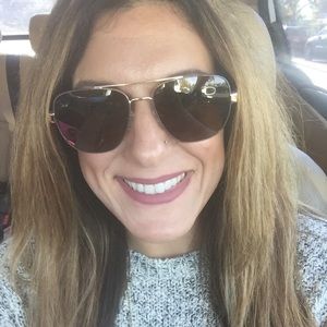 Meet your Posher, Carrie