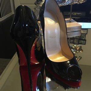 50% off! Brand new Louboutin Hot Wave- size 40