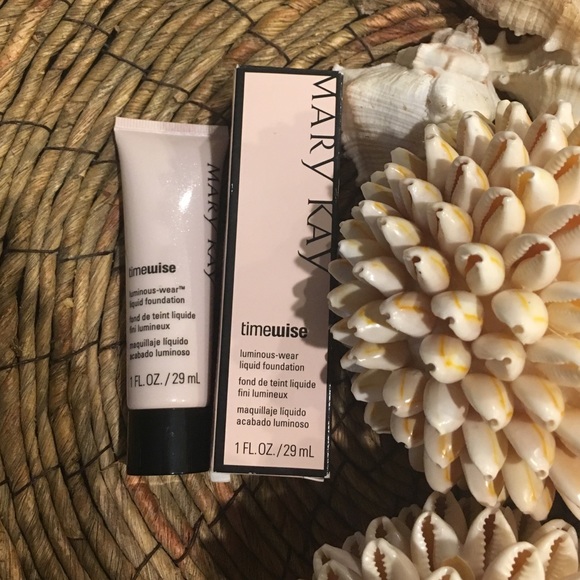 MK Beige 6 Foundation