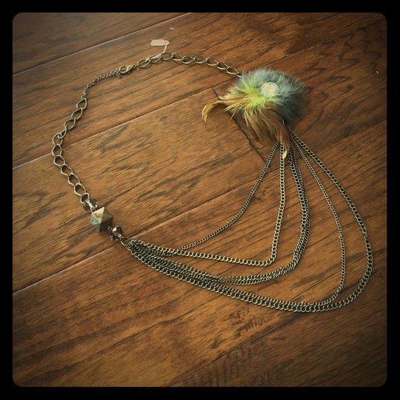 NWT feathered necklace - bronze chain