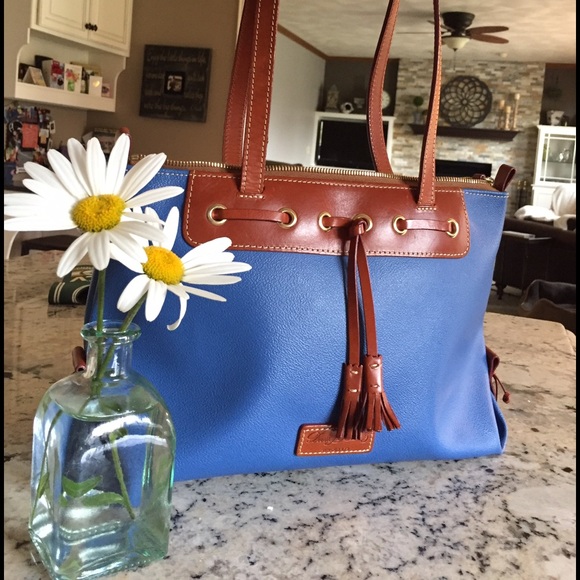 AUTHENTIC Dooney & Bourke Large Tassel Zip Top