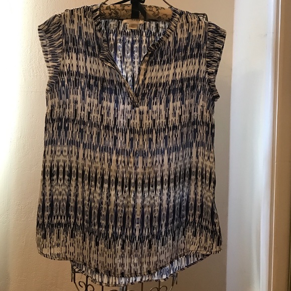 Patterned short sleeve blouse
