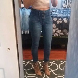 3 button- highwaisted medium wash jeans.