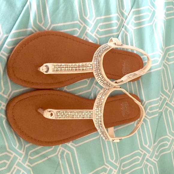 Beautiful White/silver summer sandals!