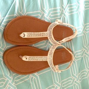 Beautiful White/silver summer sandals!