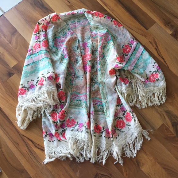 NWOT Floral Kimono