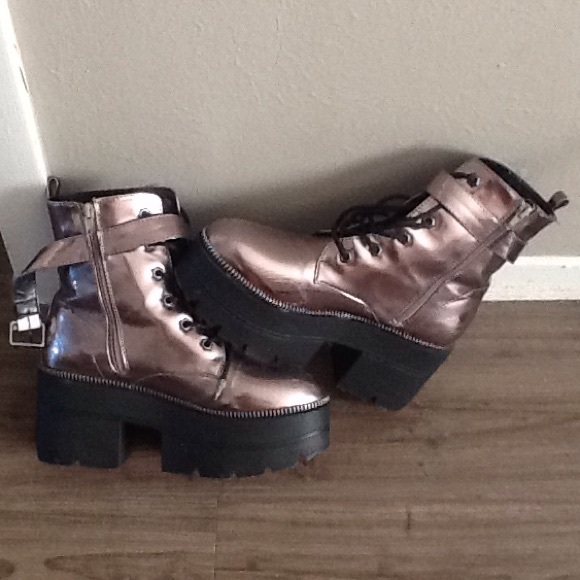 Silver/pewter 2" platform boots size 10 - Picture 1 of 1