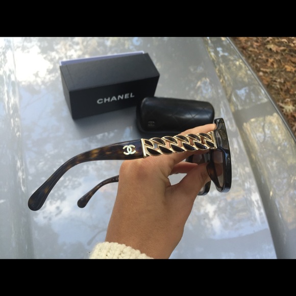 Chanel sunglasses, Chain collection - Picture 2 of 3