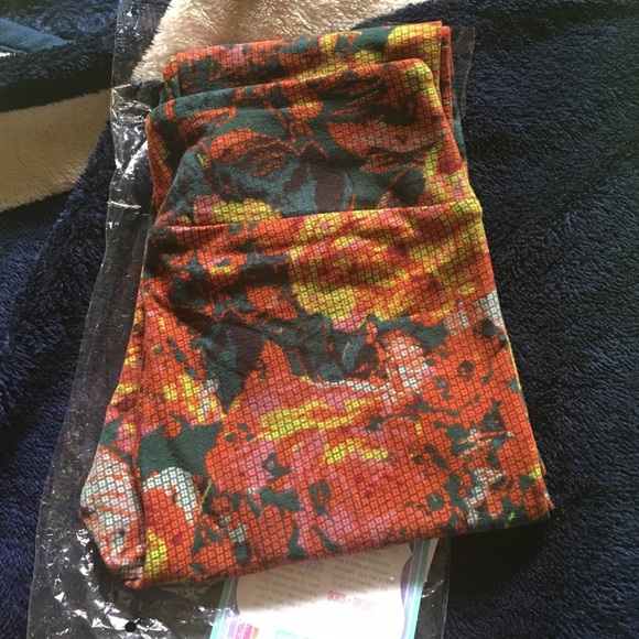 Lularoe digital rose leggings