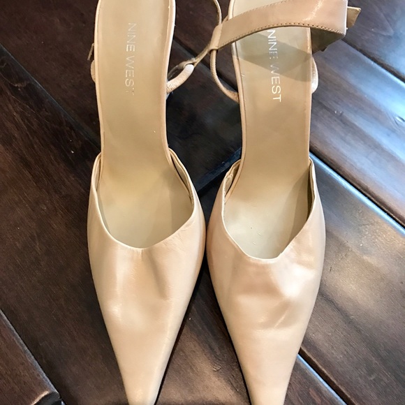 Nine West Cream pointy toe pumps