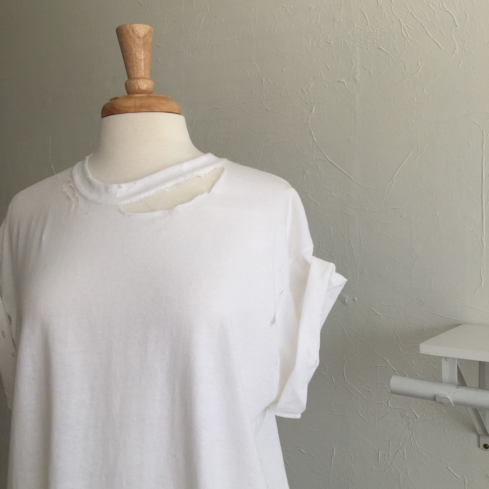 BEST SELLER 🕊 White Distressed Tee - Picture 5 of 5