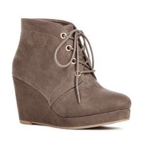 Brand New JustFab Palma Booties taupe 8.5