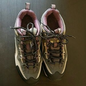 Columbia low rise hiking boots