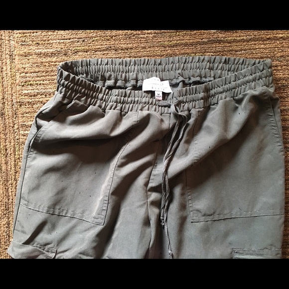 Kendal and Kylie army green jogger pant