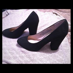 CLOSET CLEAN OUT!!! NEVER WORN! Suede black pumps!
