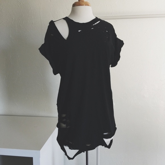 • Distressed Tee Bundle • 📦 - Picture 3 of 4