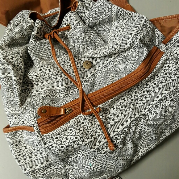 Lulu Pattern Backpack - Picture 4 of 4