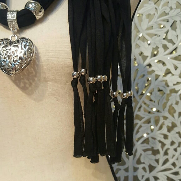 Heart Gemstone Necklace Scarf With Beaded Tassels - Picture 3 of 3