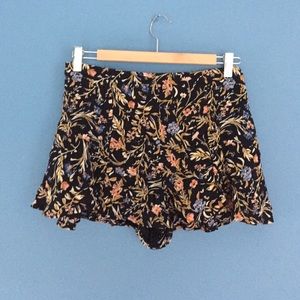 Kimchi Blue flouncy shorts