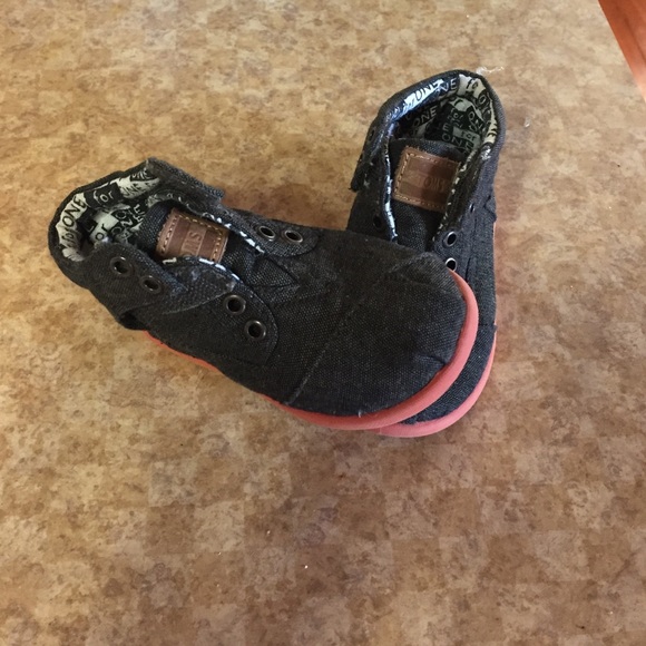 Toddler toms size 5