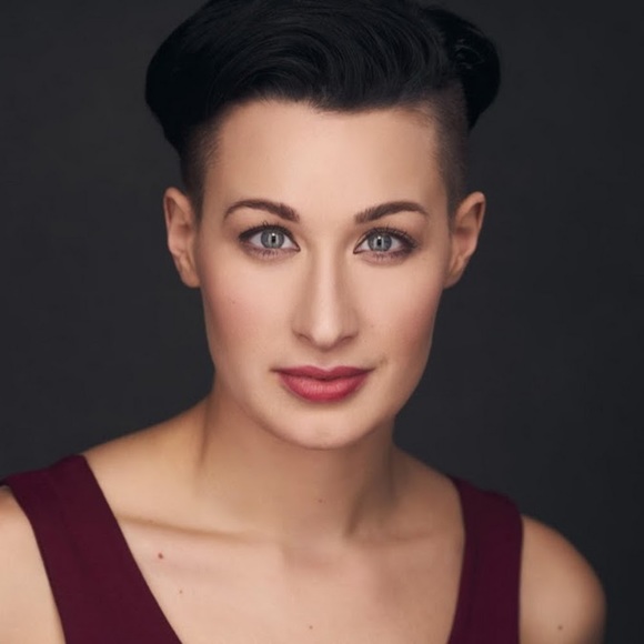 Meet your Posher, Analisha