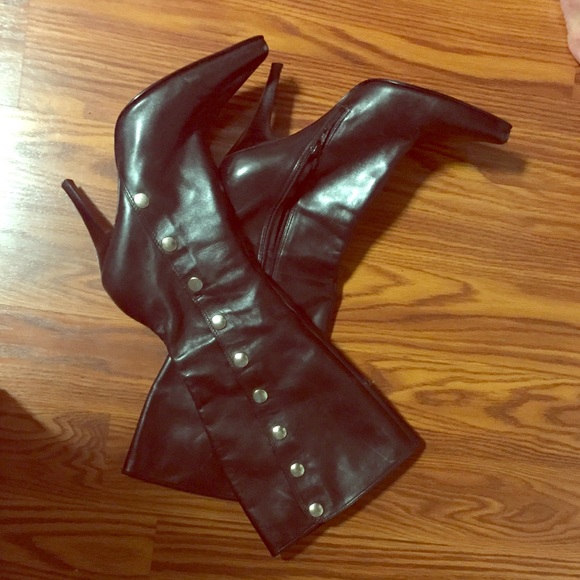 Nine West boots. Snap and zipper. Sharp!!