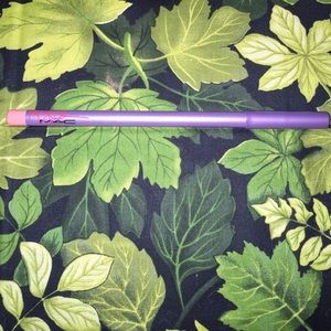 MAC lip pencil in In Synch Kelly Osbourne