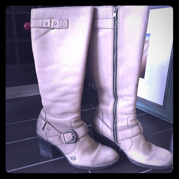 ❗️SOLD ‼️ Born Distressed Boots