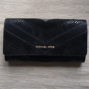 Michael Kors Jet Set Gusset Carryall Big wallet