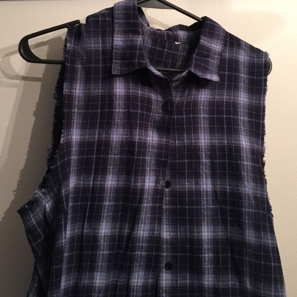 Top - Picture 2 of 2