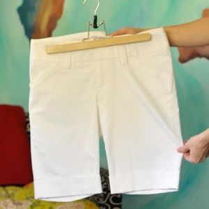 Alice & Olivia white Bermuda shorts size 4