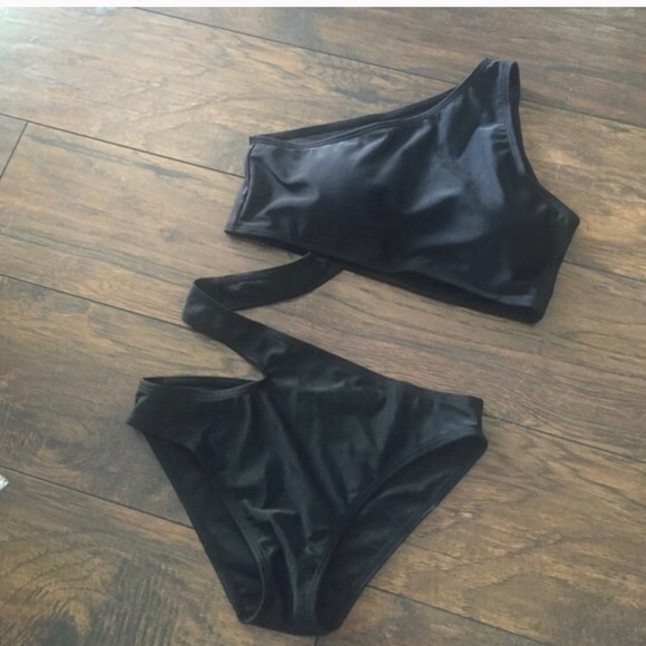 NWOT Cut out Black Swim suit - Picture 2 of 2