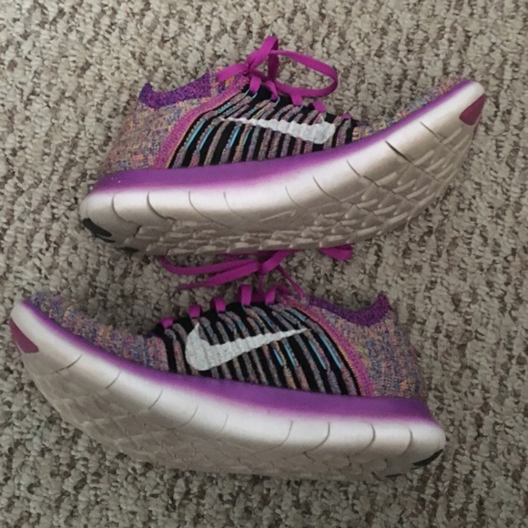 Nikes - Picture 2 of 4