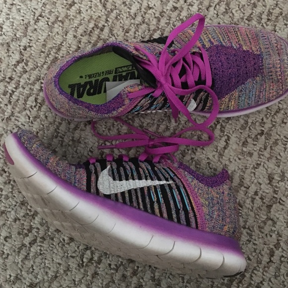 Nikes - Picture 3 of 4