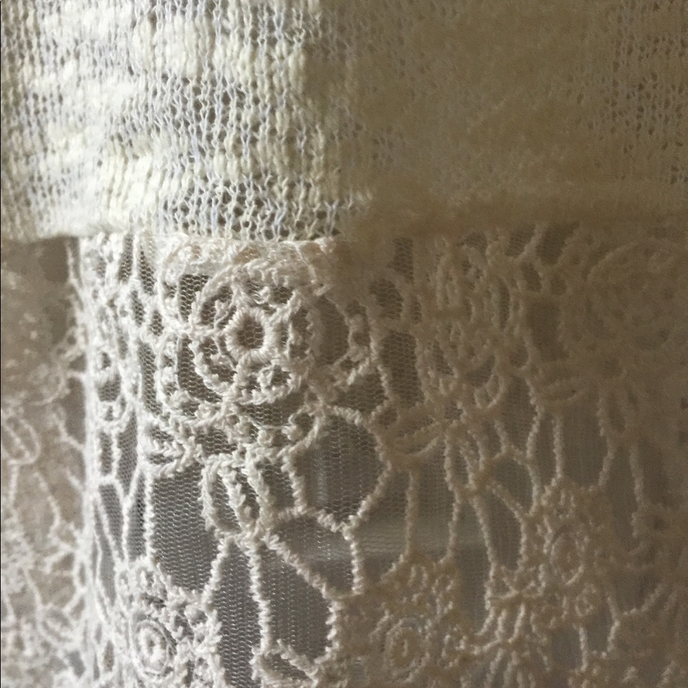 ⬇️ $26 CREAM CROCHETED LACE BOTTOM TOP SIZE M - Picture 4 of 6