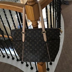 Woman's shoulder bag