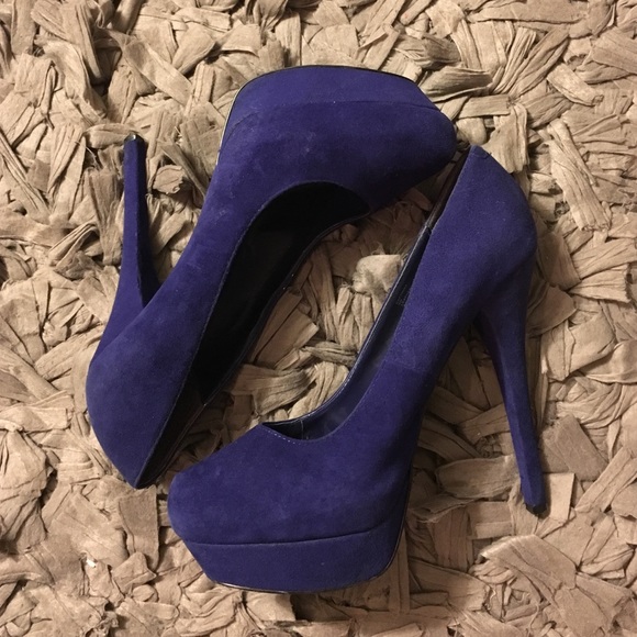 Steve Madden blue suede pump