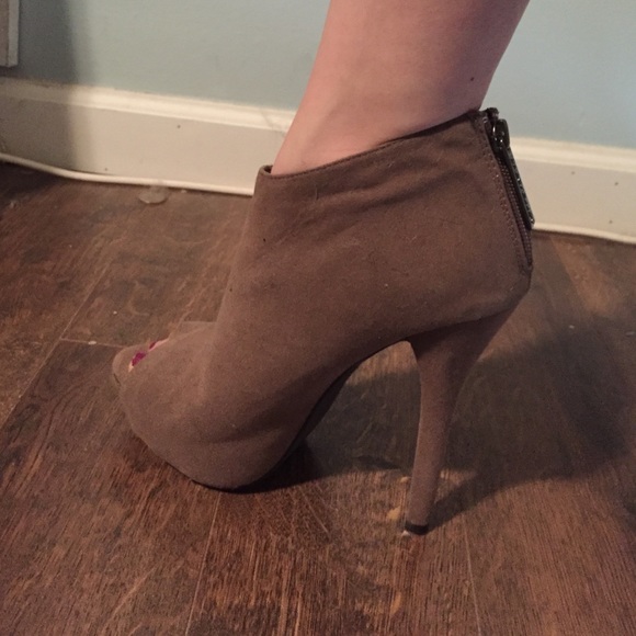 Peep toe heels - Picture 3 of 3