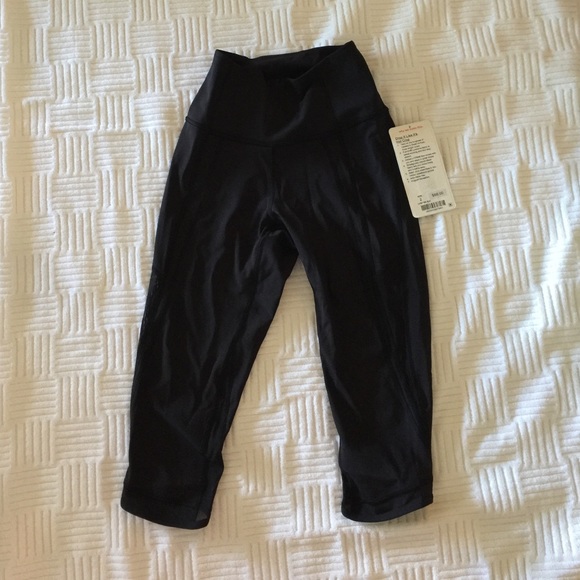 Lulu Lemon Drop It Like it's Hot Crop NWT Sz 2