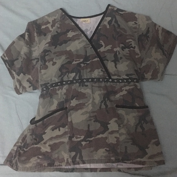 Camo XL scrub top