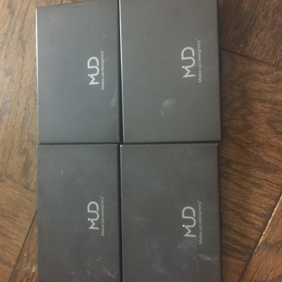 Mud foundation, contour,color correcting palettes