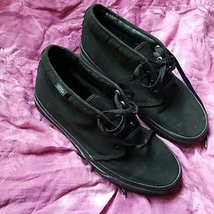 Chukka all black vans