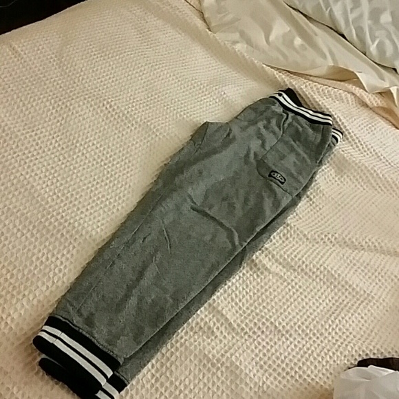 Nice joggers - Picture 1 of 3