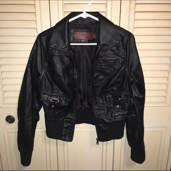 Black Leather Jacket ✨🏴