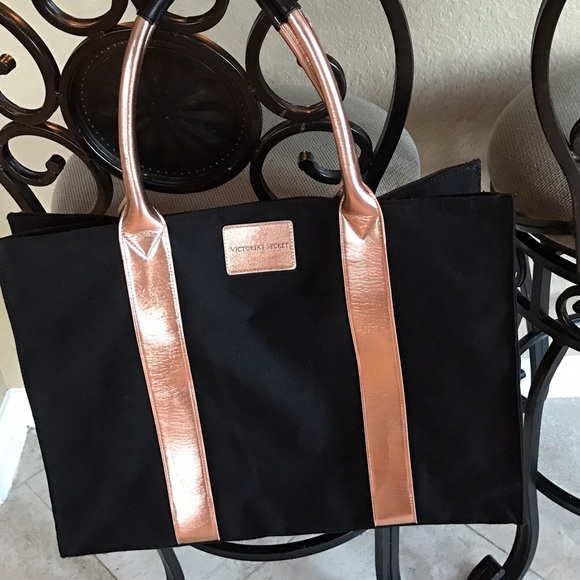 Woman's large oversized shoulder bag