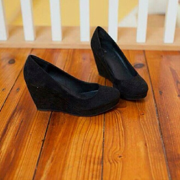 Black Suede Wedges ✨