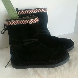 Tom's suede boots size 7