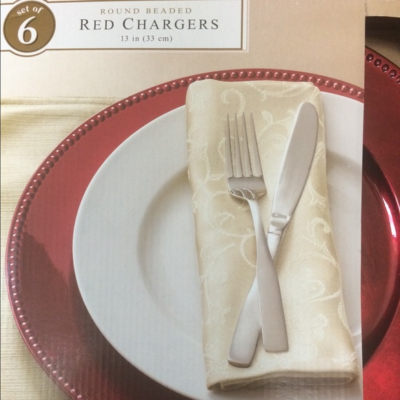 ❤️Round beaded red chargers❤️
